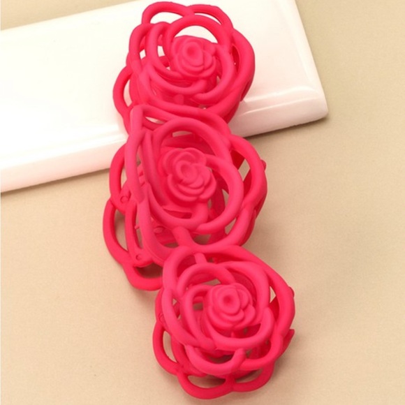 Matte Large Cutout Flower Petal Hair Claw Clip in Hot Pink - Picture 3 of 8